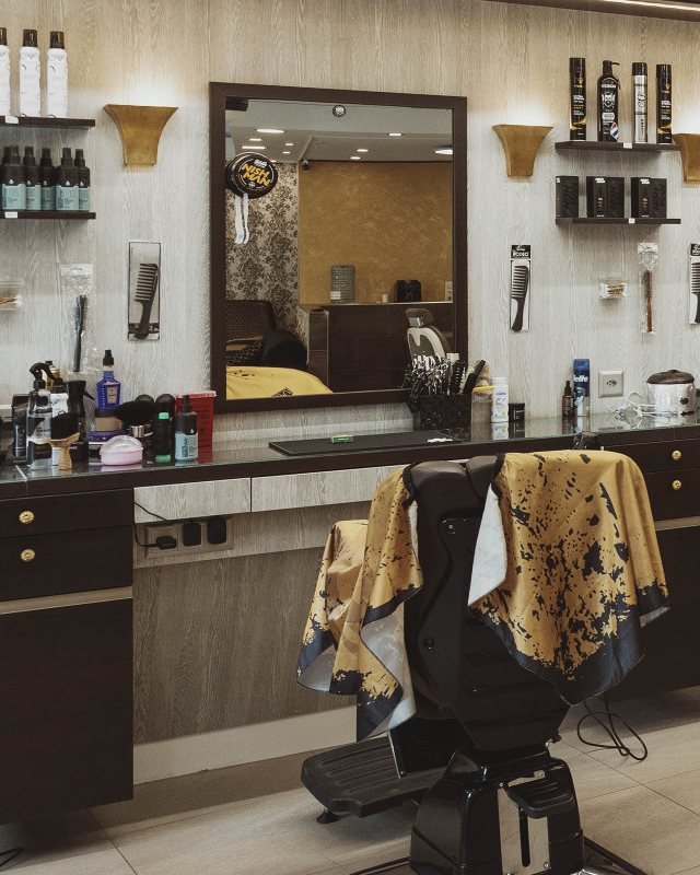 Dauerwellen und Service, Coiffeur Oskar